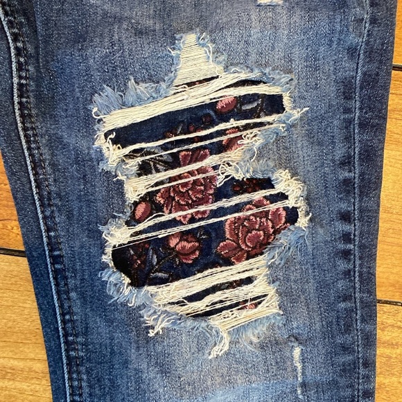 Distressed Blue Jeans - Picture 5 of 9